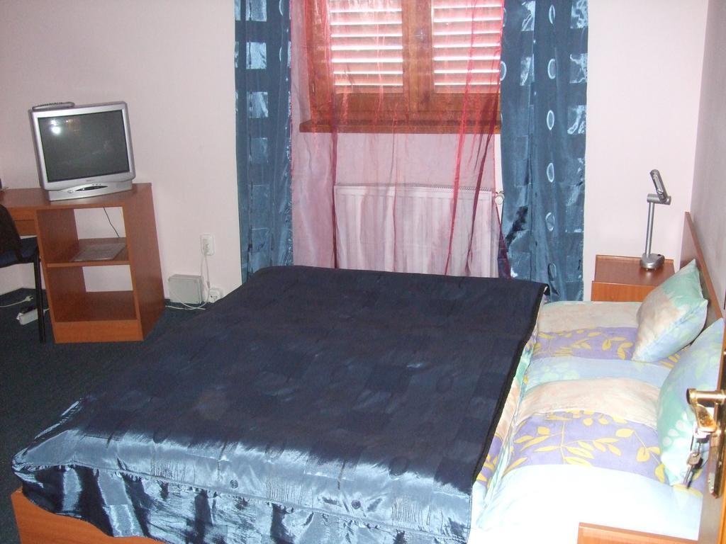 Timarhaz Panzio Bed & Breakfast Szeged Room photo